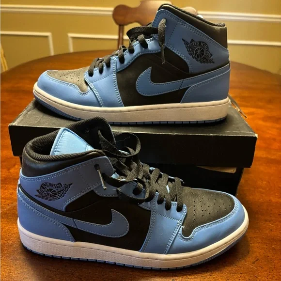 Air Jordan 1 Mid University Blue/Black-White - Picture 1 of 6